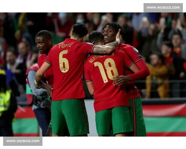 足球直播官方网站：实时比分更新、赛事分析与精彩回放全覆盖